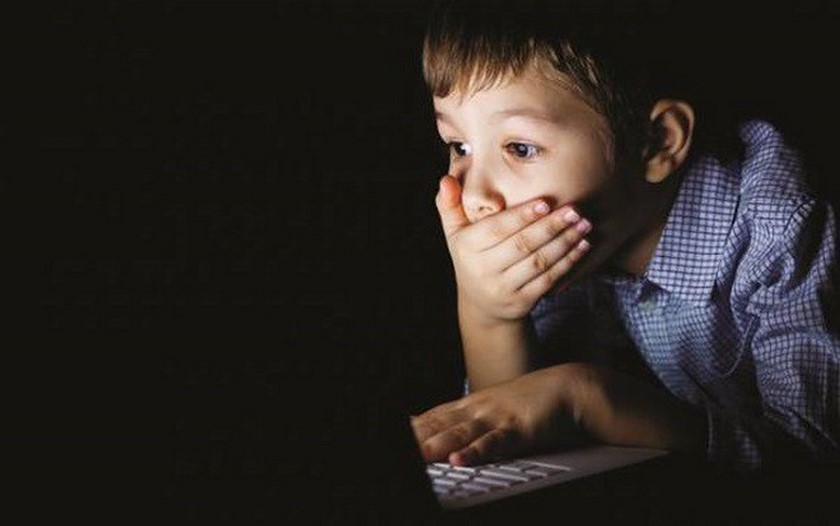 Khi con lên mạng xem phim sex, xử lý thế nào ?