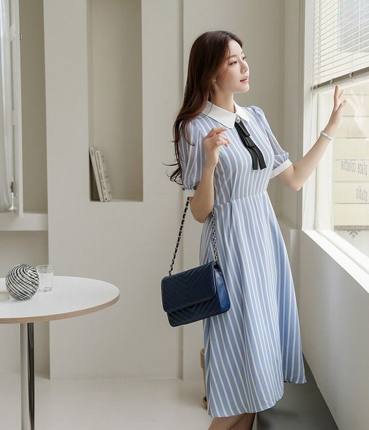 Thiết kế váy có phần kẻ sọc dọc nhỏ được nhiều cô gái yêu thích hơn cả.